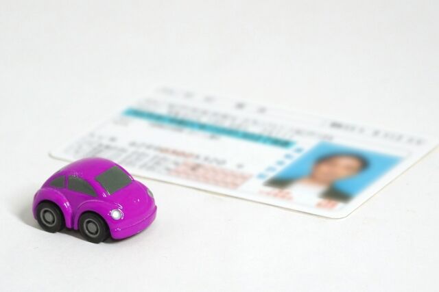 【悲報】昔は普通免許で8トン乗れたのに、今は3.5トンまでしか乗れない