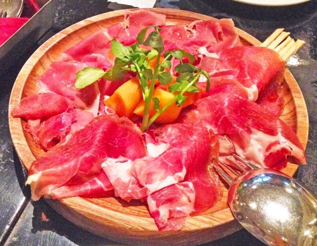 【悲報】 生ハム、そろそろ食えなくなるかもしれない