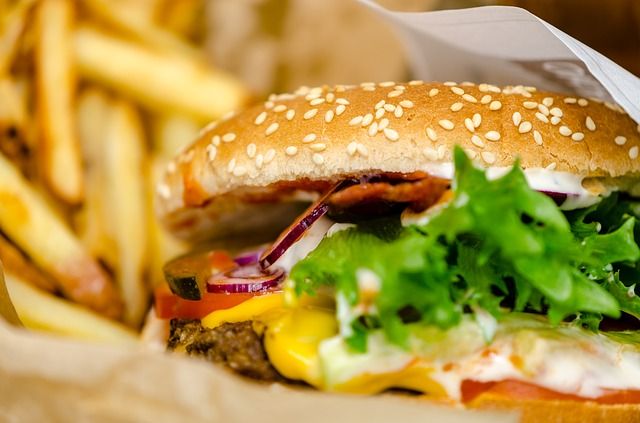 burgers-3203841_640
