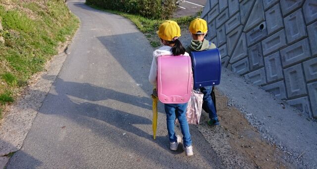 女子小学生「こんにちわー...」 散歩中僕「あっ、こんにちわー（めっちゃええ子やん????」