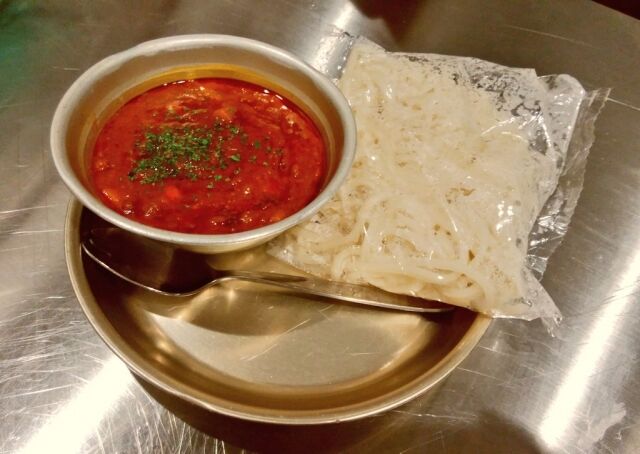 配送員の体調不良で給食のソフト麺届かず 児童ら823人が麺無しミートソースを食べる