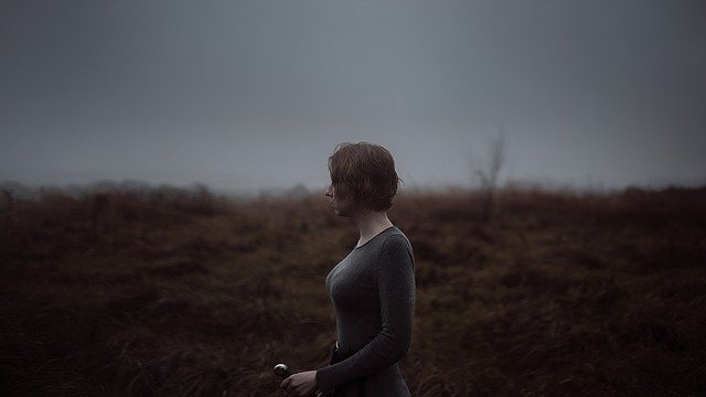 girl-2380554_640