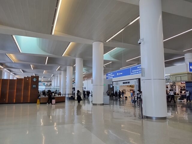 アメリカ、ビザなし観光客（ESTA）のSNS情報提出義務付けへ　日本人も対象