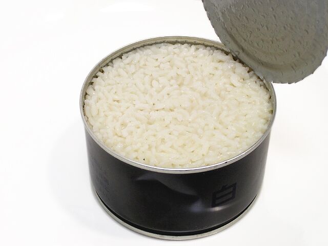 自衛隊、食べ残りの携行食約600食を地中に不法投棄ことがバレて処分　野生動物が掘り起こして発覚