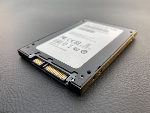 SSDが出始めた頃書き込み回数がとか寿命がとか言われてたけど