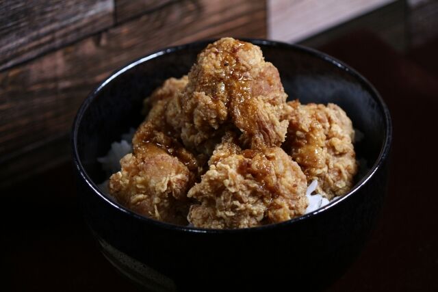 丼にする必要がない丼もの第一位は唐揚げ丼に決定しました