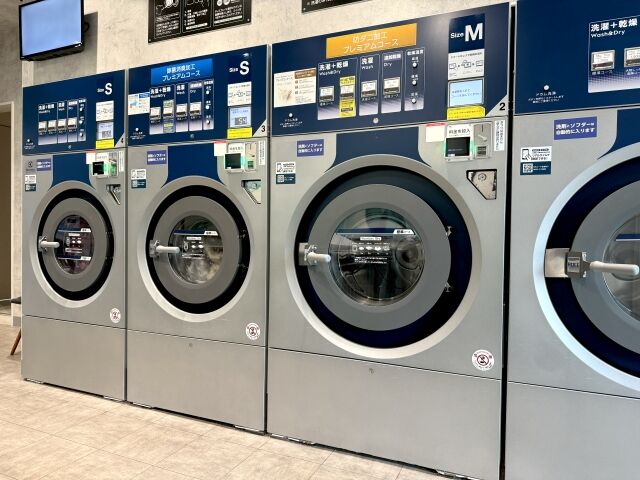 コインランドリーで男性の衣類を盗んだ74歳男を逮捕　41点・計59万6300円相当