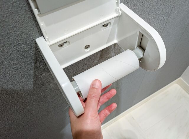 JR東日本「駅員無人化に伴いトイレットペーパーの設置を終了しました」