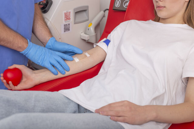 献血を100回もした人だけがもらえる幻のグラスｗｗｗｗｗｗｗｗ