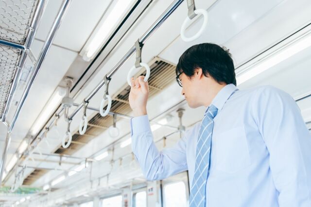 電車内を移動してる奴の正体