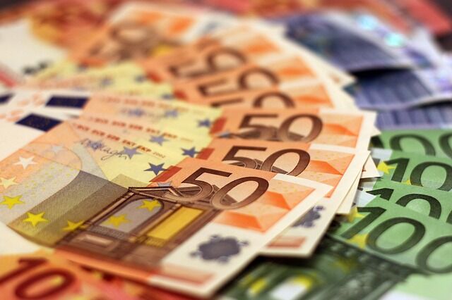 money-1005476_640