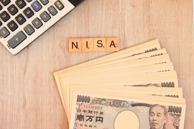 【悲報】 65歳男性「NISAで退職金2000万が溶けました…銀行マンが投資をした方が得言ってたのに」