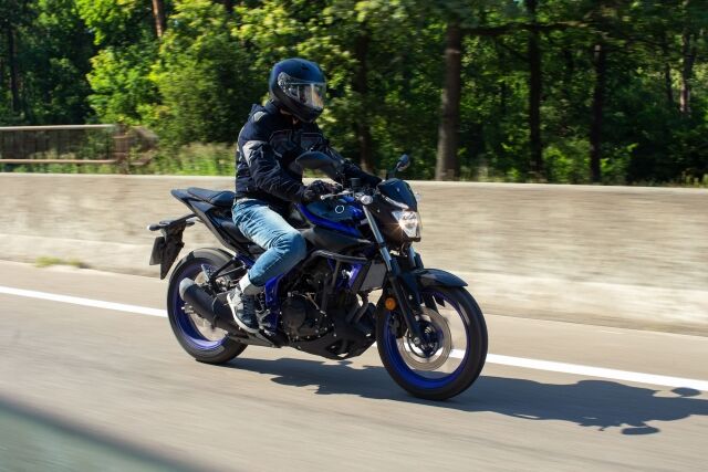 バイクで高速ってしんどいよな