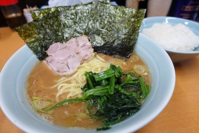 家系ラーメンのホウレンソウ要らなくね？