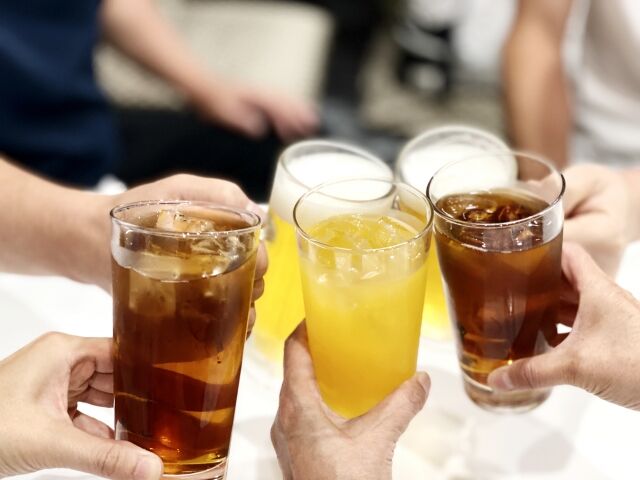 【悲報】くわばたりえ「飲み会でウーロン茶飲む人、(割り勘代増えるから)水飲みぃや」→炎上 【悲報】くわばたりえ「飲み会でウーロン茶飲む人、(割り勘代増えるから)水飲みぃや」→炎上