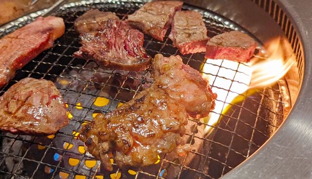 焼き肉で必須の部位って「ハラミ」「カルビ」「牛タン」だけよな