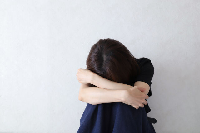 「人づきあいがわずらわしい社会よりも、寂しくても自由の方がいい」 アンケートで現役世代の6割強が支持