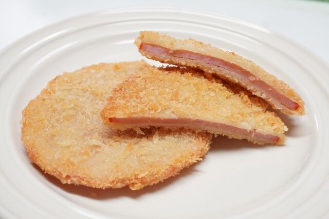 ハムカツ大臣ワイ、薄いハムカツ禁止法案を国会に提出