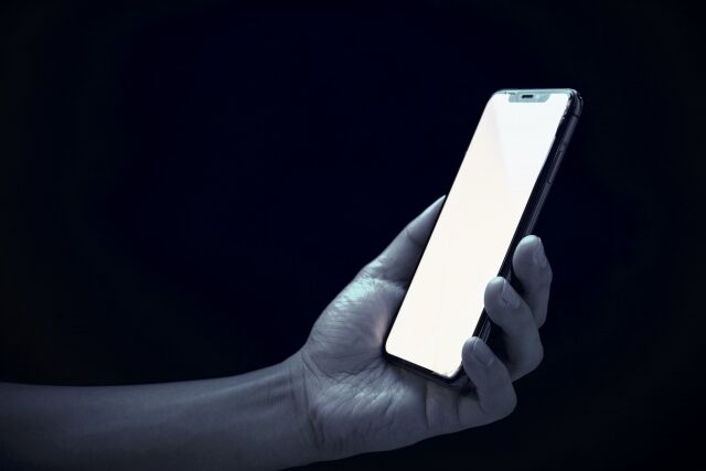 「自分で見ていただけ」列車内でアダルト動画を女子高生に見せつけた疑いで男を逮捕