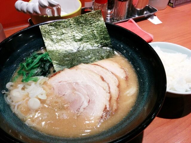 家系ラーメンって「全部ふつう」が店側の理想の味なんだよな？