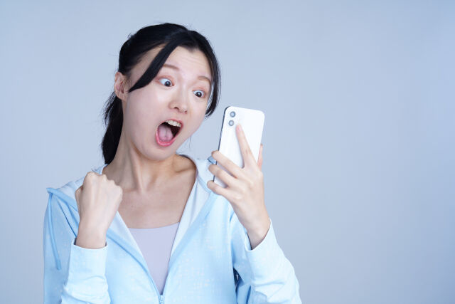 お母さん、お父さんと息子に自分がいない場所で密会されてしまう