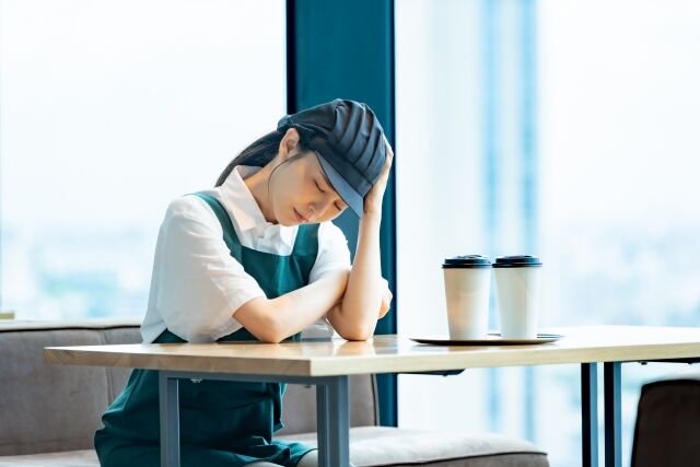 【悲報】バイト先のおっさん(推定50代)がJDに言い寄ってJDが出勤拒否しやがった……