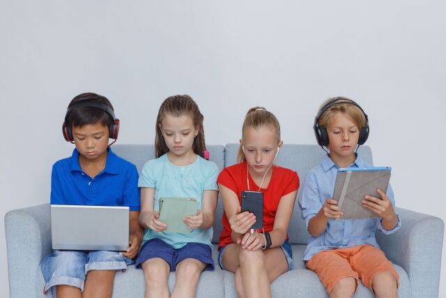 オーストラリアで16歳未満のSNS利用が全面禁止