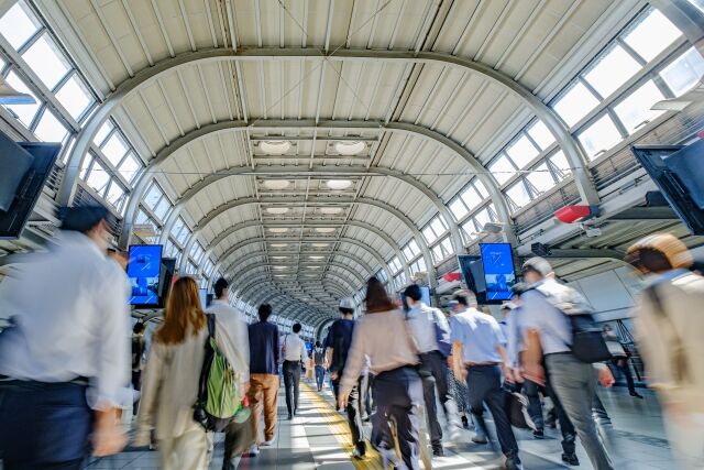 【悲報】品川駅の社畜ロード、観光地になる