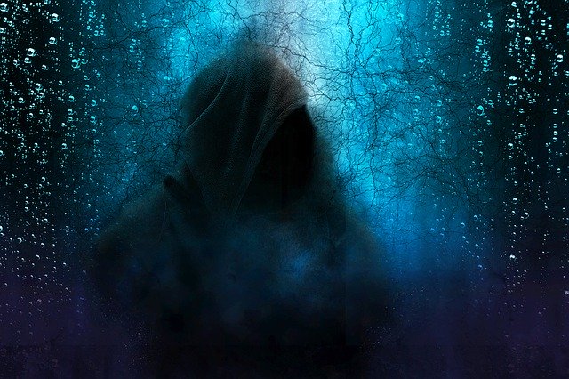 hooded-man-2580085_640