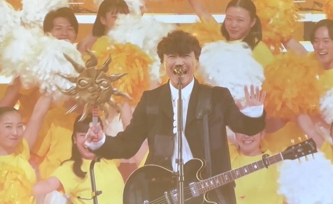 サカナクションの山口一郎さん、紅白の本番でいきなりタローマンを持ち出してNHKに怒られた模様