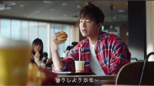 動画 木村拓哉さん マクドナルドのcmでハンバーガーの持ち方が独特すぎる なんでもまとめ速報