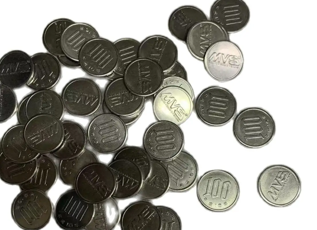 中国から「ゲーセンコイン用」という建前のニセ100円玉が流れてきている模様