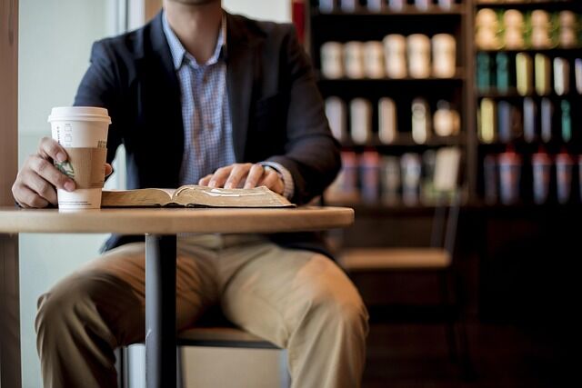 スタバ、もはや座れることが奇跡になるｗｗｗｗｗｗｗｗ