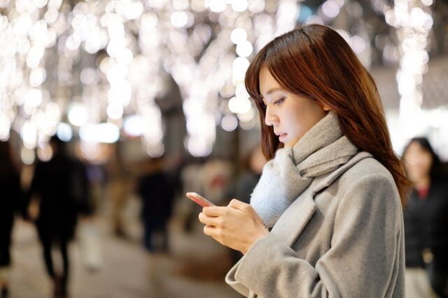 スマホがなかった頃って待ち時間とか電車乗ってる間とか何してたっけな…