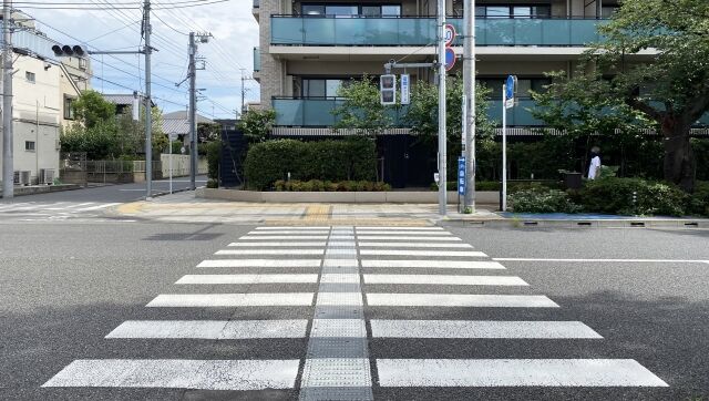 俺が毎朝通勤で横を通る工場があってさ……