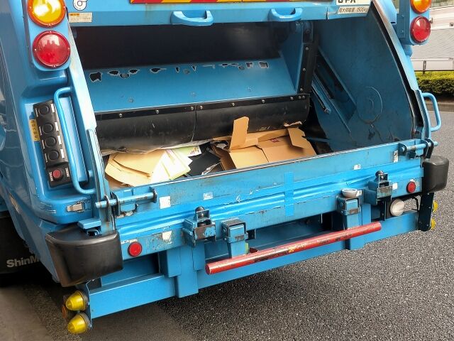 「助けてくれ」 ゴミ収集車に巻き込まれた作業員の男性が死亡……