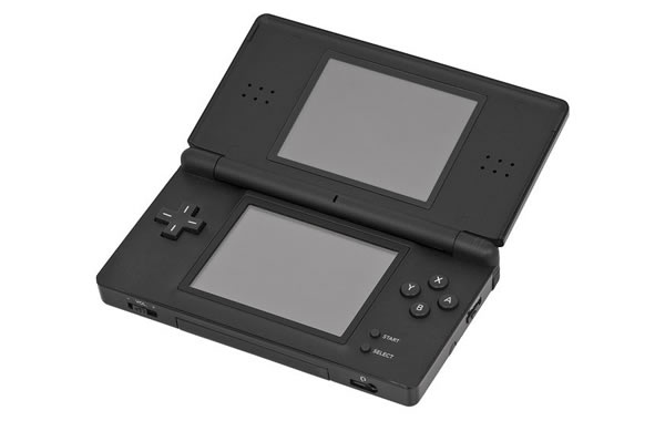 video-game-console-2202585_640