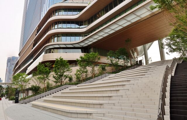 高輪ゲートウェイシティにある「危険な大階段」 JR東が対策