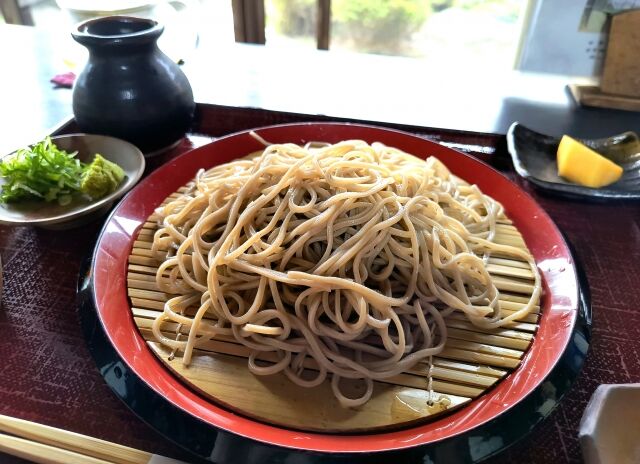 宇多田ヒカル「そば屋」投稿がSNS波紋　賛否割れる