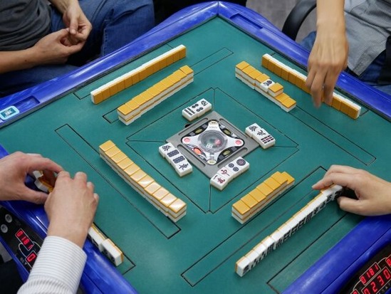 麻雀で牌切るの遅いって怒られたんやが正直そんな重い罪とは思えんのやわ