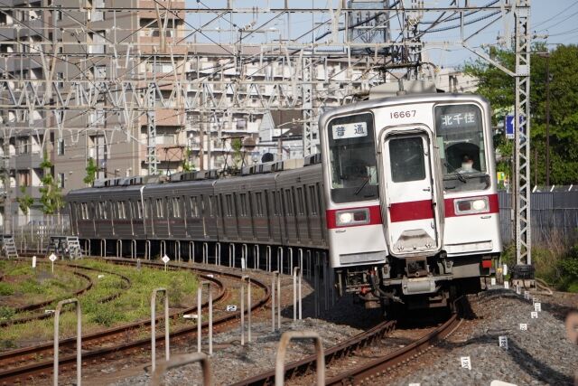 クレーマー「いやぁぁぁぁぁぁ！運転士が運転中に煙草を吸ってるの～」