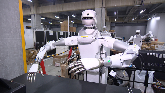 セブンイレブン、レジカウンターに「ヒト型ロボット」 2029年を目途に店舗導入を目指す