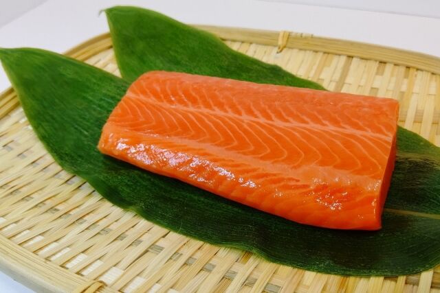 「青森サーモン」の養殖業者、サーモンの血液を海に流した疑いで逮捕