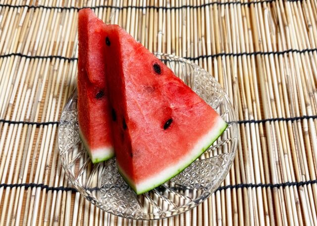 スイカってたまに食うとべらぼうにうめえな