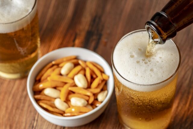 【謎】居酒屋で生ビールがあるのにあえて瓶ビールを頼んでる人が結構いる理由