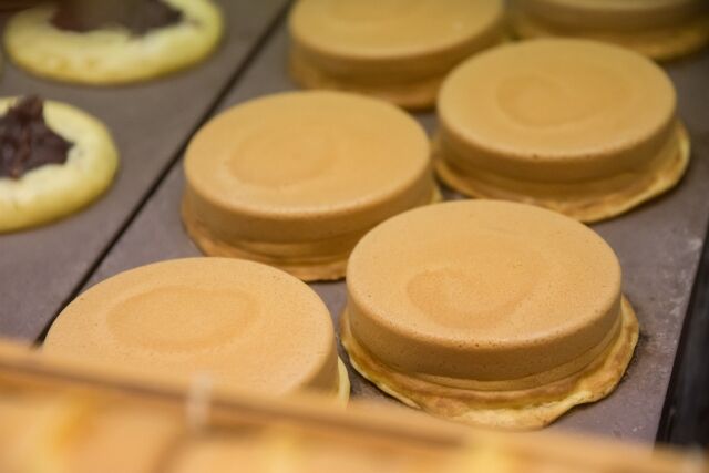 ニチレイ「中に具材を入れて焼いた円形の厚焼き和菓子、呼称の勢力図をまとめました」