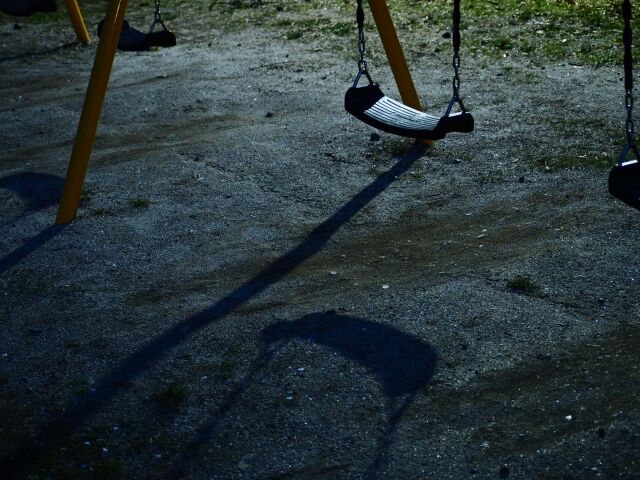 小6男児「門限過ぎて怒られるから帰れない…」公園に座り込む男児を送り届けた女子高生2人に感謝状