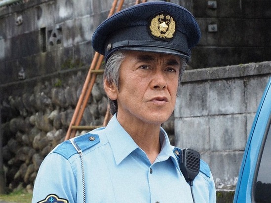 【悲報】寺島進さん謝罪　小5息子が学校で電子タバコを回し吸い