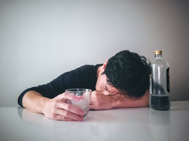 【悲報】酒好き、明らかに寿命が短い