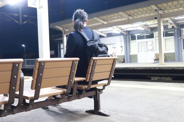 「手、寒そうだね、オレがあっためてあげる」女子生徒が見知らぬ男に手を触られる事案発生